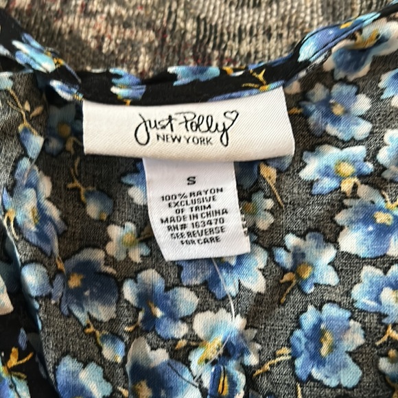Just Polly Floral Top - Picture 2 of 4